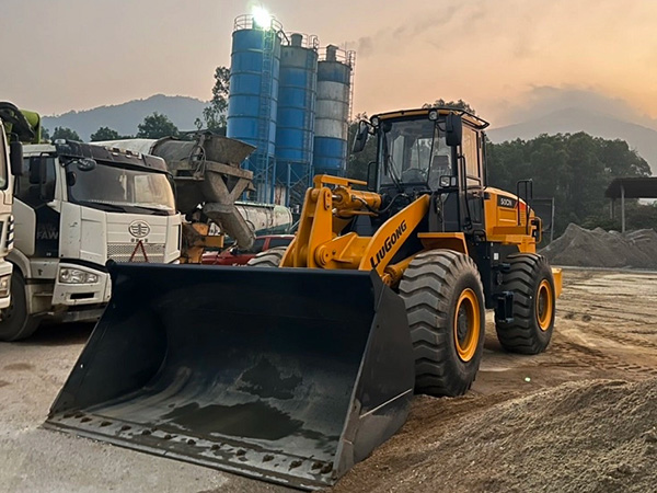 Xe máy xúc lật LiuGong ZL50CN gầu 3.5 khối